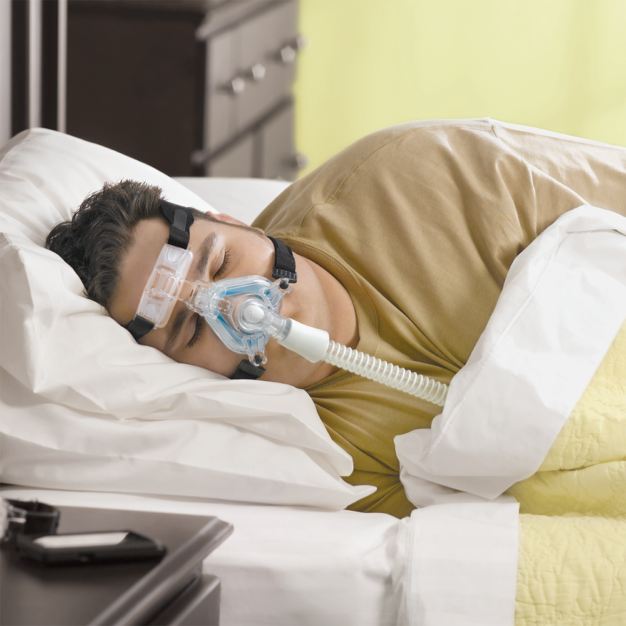 Philips Respironics ComfortGel Blue CPAP Nasenmaske getragen