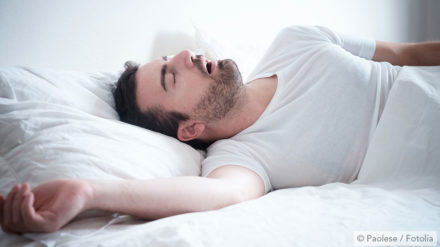 Folgen von Schnarchen – vom schlaflosen Bettpartner bis zu Mundgeruch